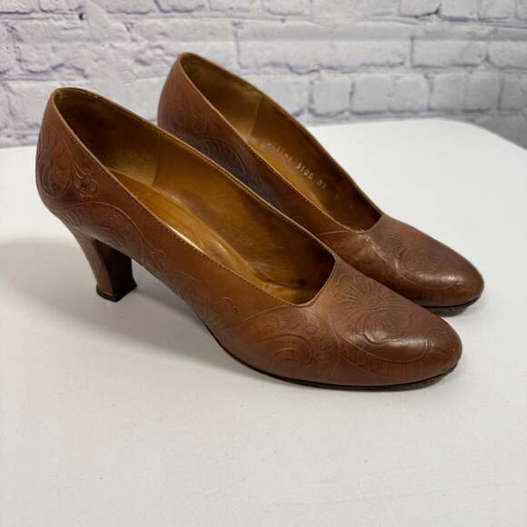 Perry Ellis Shoes - Vintage Perry Ellis Brown Tooled Leather Floral Pumps Made in Italy Size 9